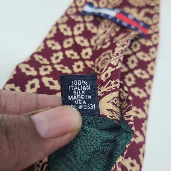 Tommy Hilfiger | Men's Vintage Maroon and Cream Paisley Printed Silk Tie - Picture 4 of 10